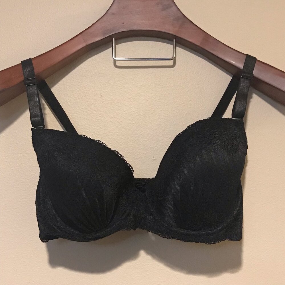 Convertible Bra, Strapless, Cross Back.  Great for Formal wear Goth 34DD
